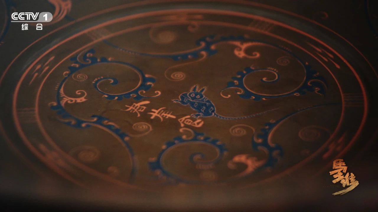 &ldquo;君幸食&rdquo;狸猫纹漆食盘