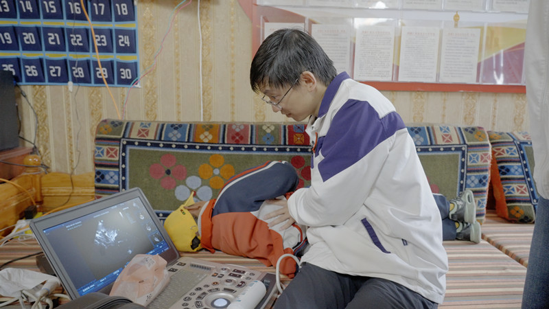 “京藏融合公益项目”儿童先心病筛查现场