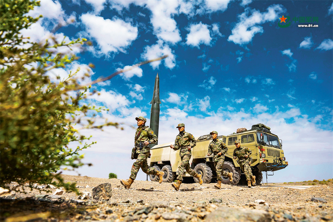 火箭軍某旅官兵正在訓練。孫波 攝