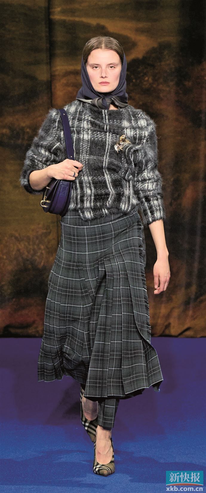 不同格纹的搭配让整体穿搭实用且有设计感