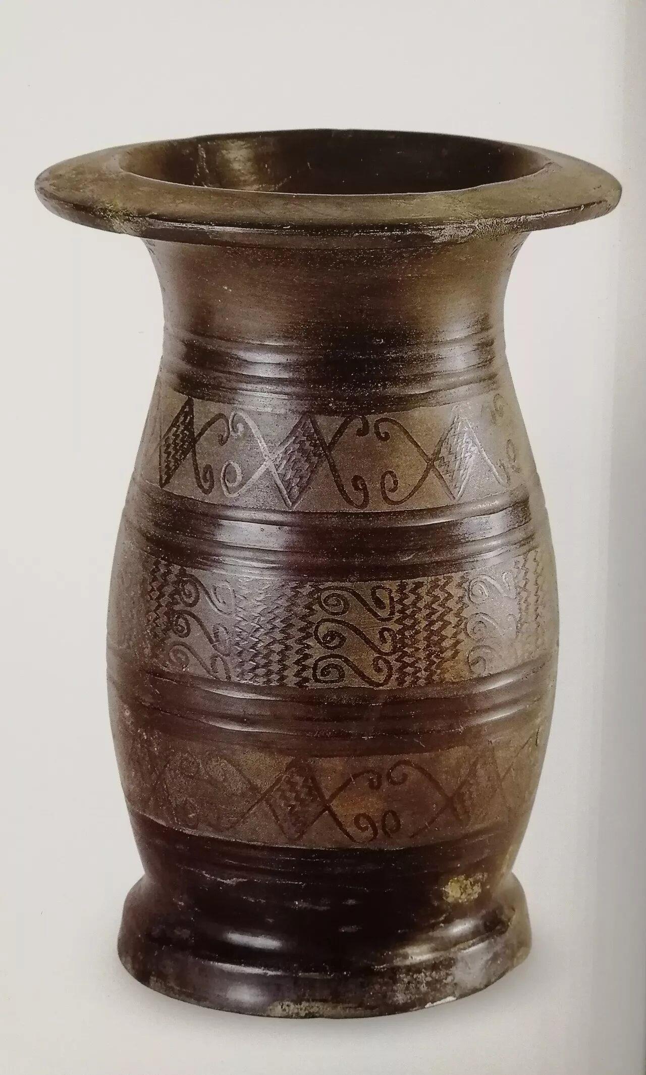 战国 磨光压划纹黑陶筒状器 河北博物院展出 河北省文物考古研究院藏