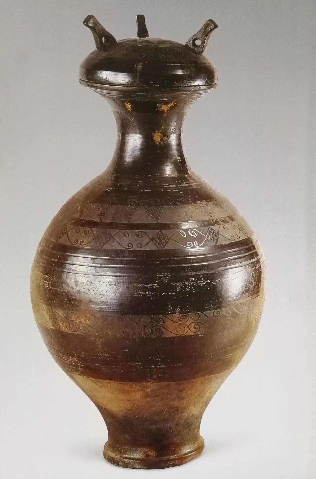 战国 磨光压划纹黑陶圆壶 河北博物院展出 河北省文物考古研究院藏