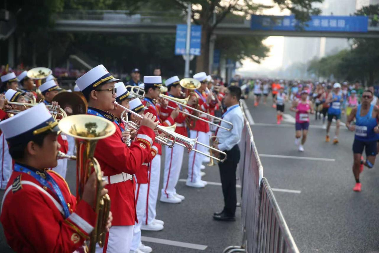 交警少警樂團奏響鋼鐵洪流