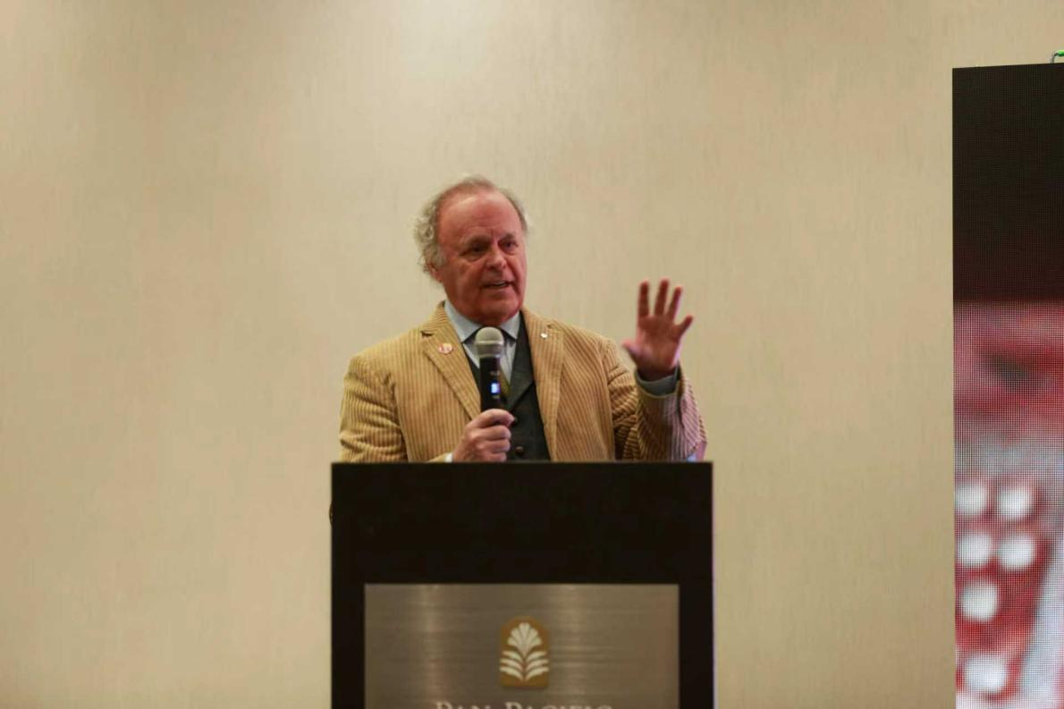 加拿大白求恩醫學發展協會會長李&middot;愛德華&middot;艾瑞特醫生