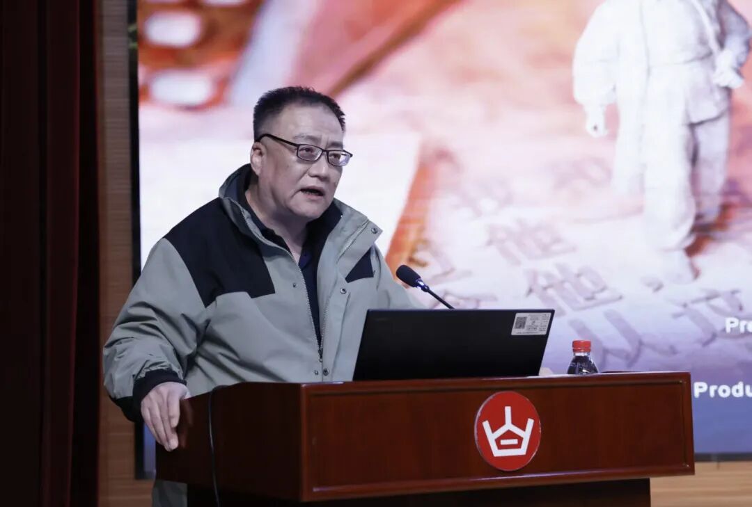 本片总导演胡小兵