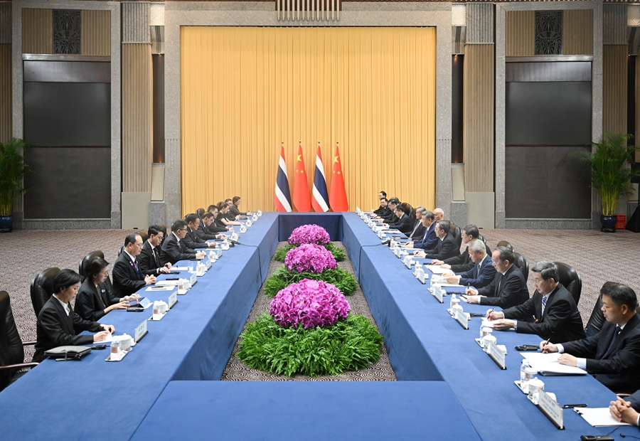 7月17日下午,国家主席习近平在上海西郊宾馆会见来华出席2026世界人工智能大会暨人工智能全球治理高级别会议并进行正式访问的泰国总理阿努廷。