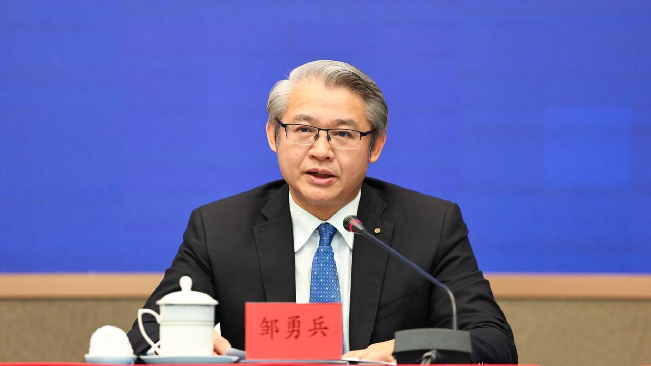廣東省工業和信息化廳總經濟師鄒勇兵。
