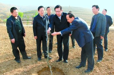 甘肃省领导密集调研扶贫开发工作纪实_党建_