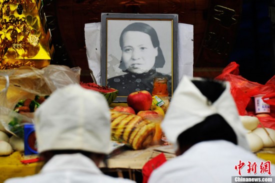 慰安妇万爱花下葬