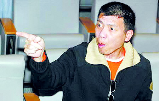 地主 还需攒 余粮