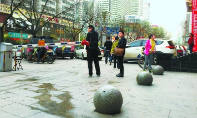 兰州街头停车场 到底是谁设的