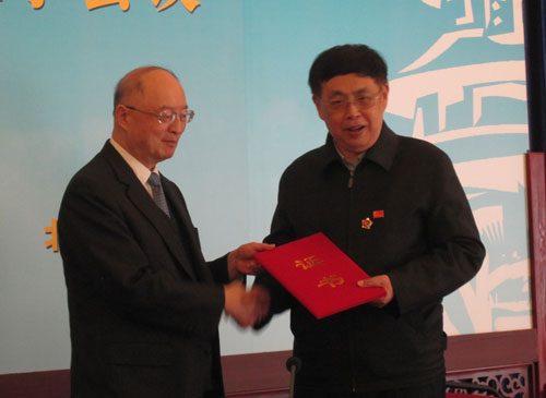全国政协副主任陈元当选中俄友协会长