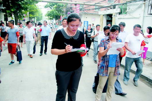 仙营街道:社区书记当起创卫考评员