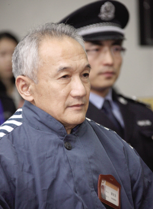 谢亚龙被裁定减刑1年(图)