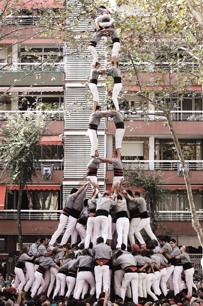 热爱叠人塔的哈娜_党建_共产党员网