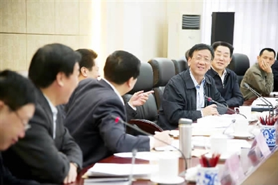 曹建明与全国人大代表政协委员座谈 听取对最