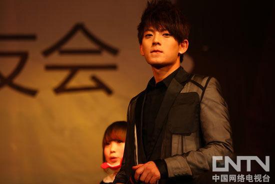 陈翔生日会家人到场支持 献唱新专辑歌曲