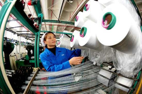 Amid complex and grim economic environment at home and abroad, preliminary indicators<br>showed China's economic growth in the first quarter has continued the momentum of <br>moderate slowdown. (File photo)
