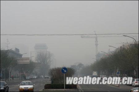 Heavy&nbsp;fog&nbsp;has&nbsp;forced&nbsp;the&nbsp;cancellation&nbsp;of&nbsp;flights&nbsp;and&nbsp;closure&nbsp;of&nbsp;expressways&nbsp;in&nbsp;northern&nbsp;and&nbsp;central&nbsp;China.