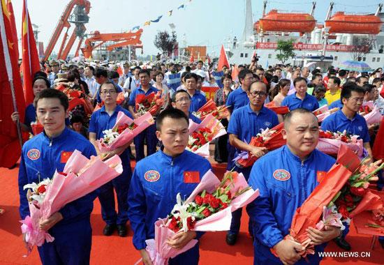 China's manned submersible Jiaolong completes deep sea dives