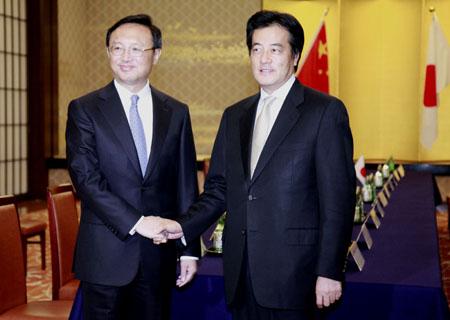 Foreign&nbsp;Minister&nbsp;Yang&nbsp;Jiechi&nbsp;(L)&nbsp;meets&nbsp;with&nbsp;his&nbsp;Japanese&nbsp;counterpart&nbsp;Katsuya&nbsp;Okada&nbsp;in&nbsp;Tokyo&nbsp;on&nbsp;Nov.&nbsp;19,&nbsp;2009.&nbsp;(Xinhua/Ren&nbsp;Zhenglai)
