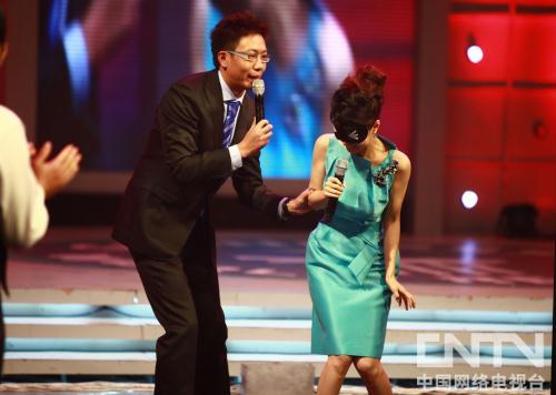 央视美女经纬主持《正大综艺》遭<em>非礼</em>,当场惊