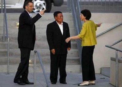 Ri&nbsp;Gun,&nbsp;director&nbsp;general&nbsp;of&nbsp;the&nbsp;North&nbsp;American&nbsp;affairs&nbsp;bureau&nbsp;of&nbsp;North&nbsp;Korea's&nbsp;Foreign&nbsp;Ministry&nbsp;(C),&nbsp;and&nbsp;U.S.&nbsp;principal&nbsp;deputy&nbsp;assistant&nbsp;secretary&nbsp;of&nbsp;defense&nbsp;Derek&nbsp;Mitchell&nbsp;(L)&nbsp;are&nbsp;greeted&nbsp;by&nbsp;the&nbsp;Institute&nbsp;on&nbsp;Global&nbsp;Conflict&nbsp;and&nbsp;Cooperation&nbsp;(IGCC)&nbsp;director&nbsp;Susan&nbsp;Shirk&nbsp;as&nbsp;they&nbsp;arrive&nbsp;for&nbsp;an&nbsp;informal&nbsp;dinner&nbsp;at&nbsp;the&nbsp;University&nbsp;of&nbsp;California&nbsp;in&nbsp;San&nbsp;Diego&nbsp;October&nbsp;25,&nbsp;2009.&nbsp;Ri&nbsp;was&nbsp;granted&nbsp;permission&nbsp;to&nbsp;attend&nbsp;meetings&nbsp;with&nbsp;private&nbsp;scholars&nbsp;in&nbsp;New&nbsp;York&nbsp;and&nbsp;San&nbsp;Diego&nbsp;over&nbsp;the&nbsp;next&nbsp;several&nbsp;days.North&nbsp;Korean&nbsp;leader&nbsp;Kim&nbsp;Jong-il&nbsp;has&nbsp;called&nbsp;for&nbsp;direct&nbsp;talks&nbsp;between&nbsp;Washington&nbsp;and&nbsp;Pyongyang,&nbsp;but&nbsp;the&nbsp;United&nbsp;States&nbsp;has&nbsp;viewed&nbsp;the&nbsp;request&nbsp;with&nbsp;caution.REUTERS/Mike&nbsp;Blake