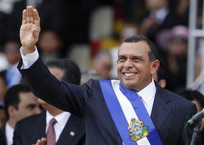 Wearing&nbsp;the&nbsp;presidential&nbsp;sash,&nbsp;Honduras'&nbsp;President&nbsp;Porfirio&nbsp;Lobo,&nbsp;waves&nbsp;after&nbsp;being&nbsp;inaugurated&nbsp;as&nbsp;the&nbsp;new&nbsp;president&nbsp;during&nbsp;a&nbsp;ceremony&nbsp;in&nbsp;Tegucigalpa,&nbsp;Wednesday,&nbsp;Jan.&nbsp;27,&nbsp;2010.&nbsp;(AP&nbsp;Photo/Eduardo&nbsp;Verdugo)