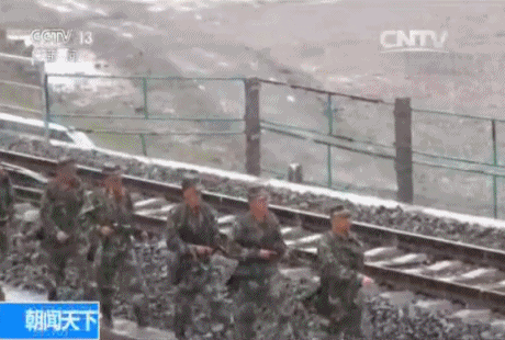 风吹石头跑四季穿棉袄实拍海拔5千米无人区官兵生活