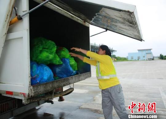 揭秘机场垃圾分类处理：三成垃圾经处理后可回收利用