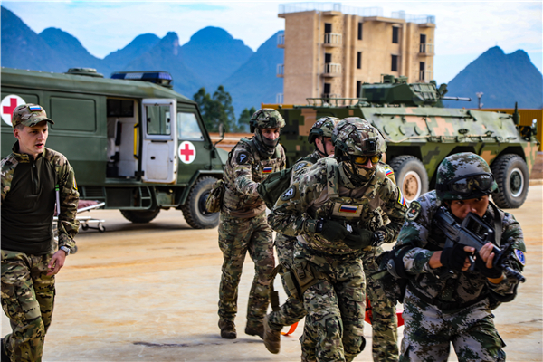 直击东盟防长扩大会联合实兵演习多国强化训练