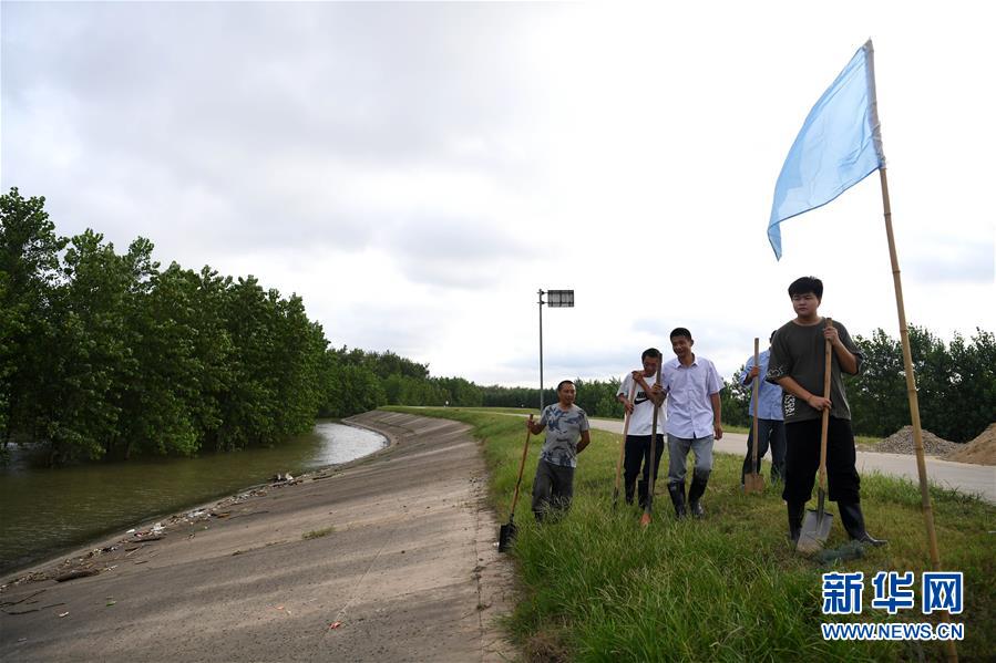 (Xinhua all-media headlines and graphic interaction) (5) Youth is out of the queue — — The ceremony of blood coming of age in the flood peak of rainstorm