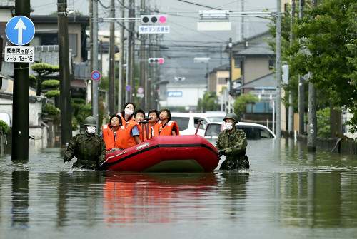日本九州暴雨已致52人死亡140万人紧急避难