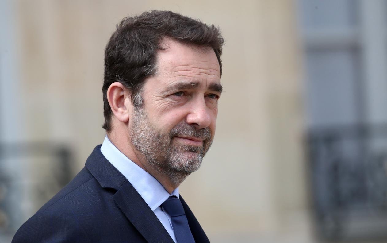 法国内政部长疫情期间法国人不应该出门度假