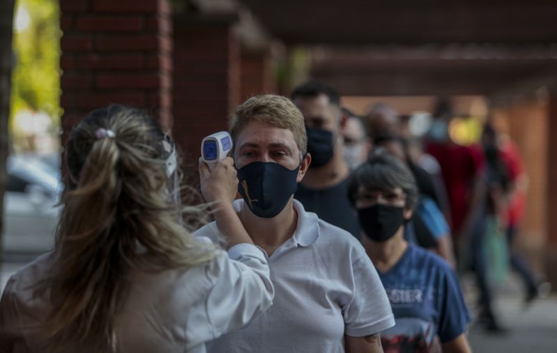 新冠肺炎确诊数破百万巴西面临重重挑战