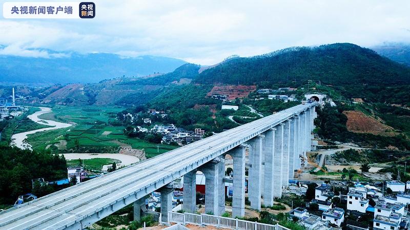 云南大临铁路世界罕见"毒气"隧道顺利贯通