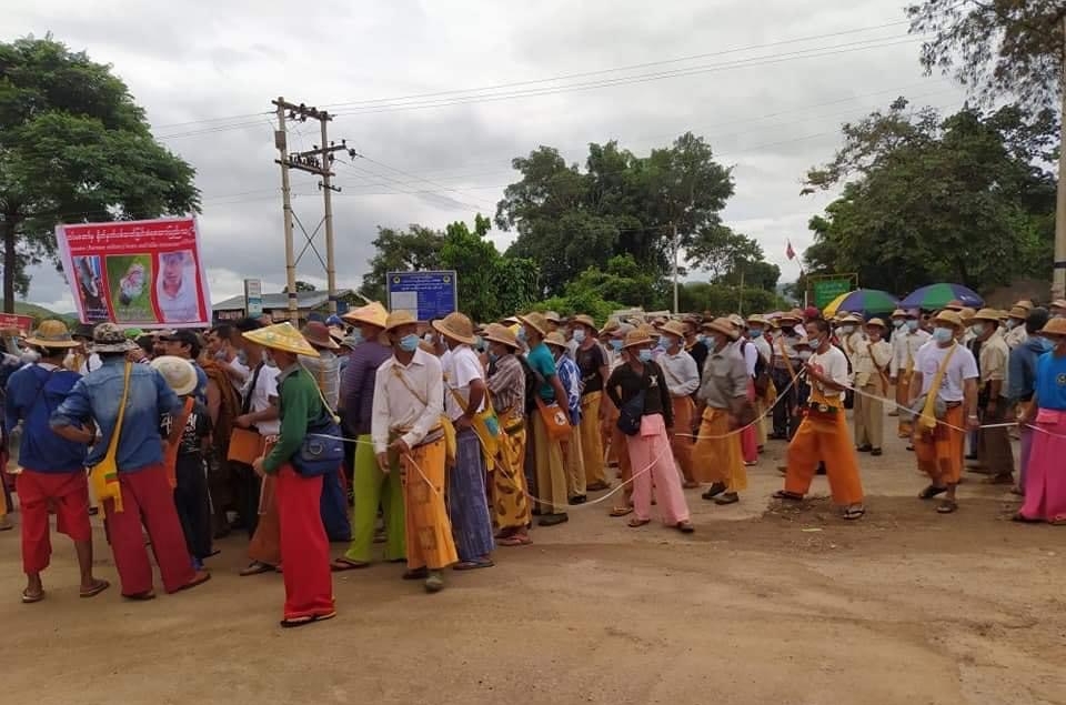 缅甸掸邦上万人游行示威 抗议平民在冲突中遇害