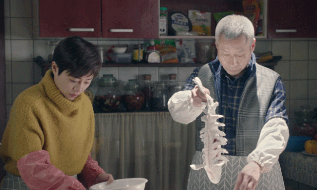 刘佩琦变大厨,剧版舌尖上的《什刹海》把关晓彤看馋!