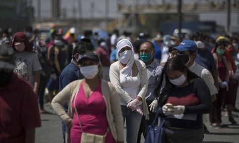 秘鲁防长本月1日调整隔离政策后新冠肺炎病毒确诊病例增速略有回升但