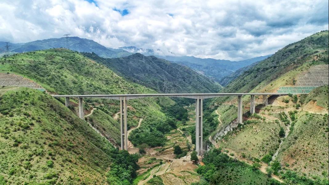 结束不通高速历史云南元蔓高速公路红河至元阳段今日试通车