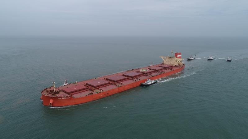 全球最大矿石船首靠烟台为烟台港开港159年来接卸最大船舶