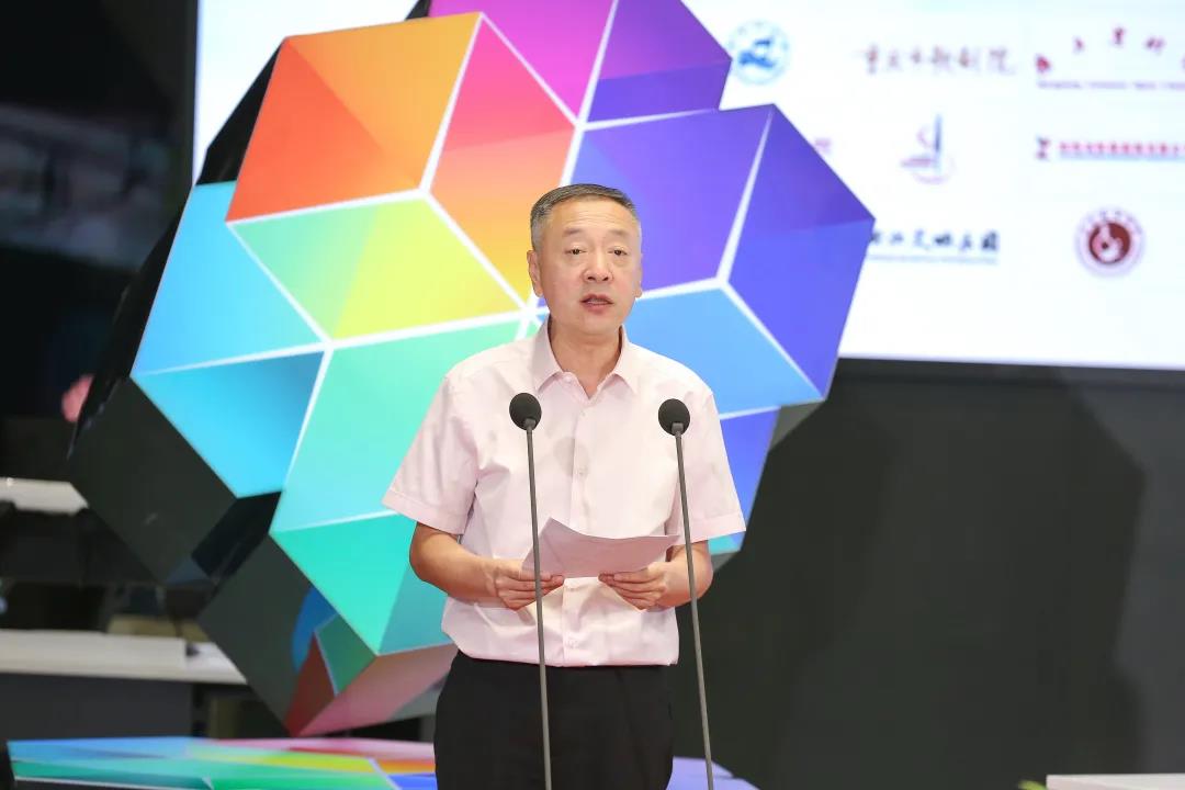 中央广播电视总台编务会成员朱彤