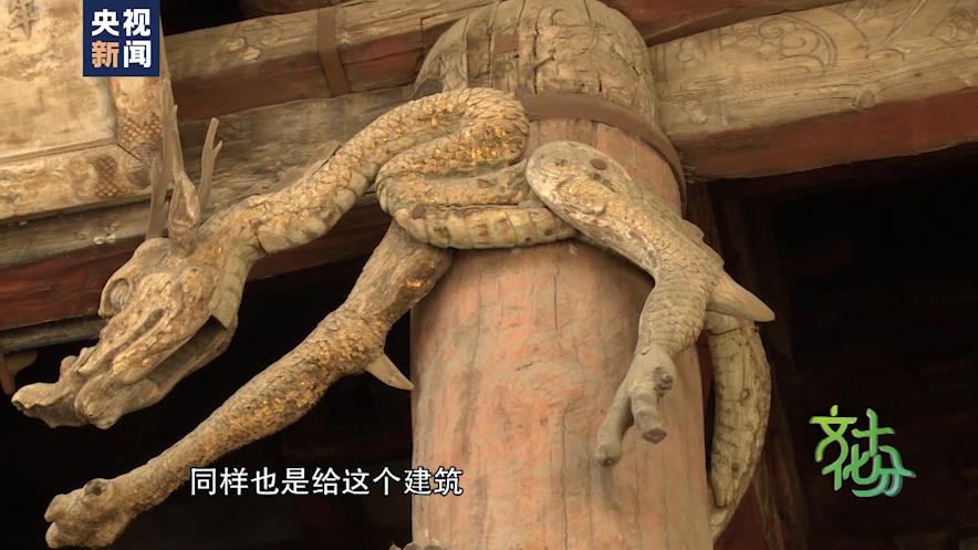 靠近了还会发现,晋祠圣母殿的檐柱上面有一个特殊的装饰,它有八条龙盘
