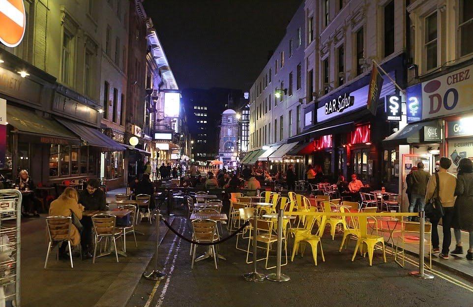 夜巴黎宵禁之下不存在