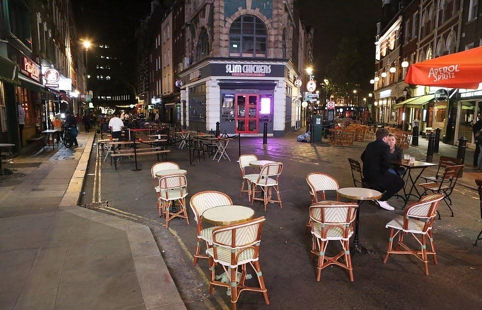 夜巴黎宵禁之下不存在