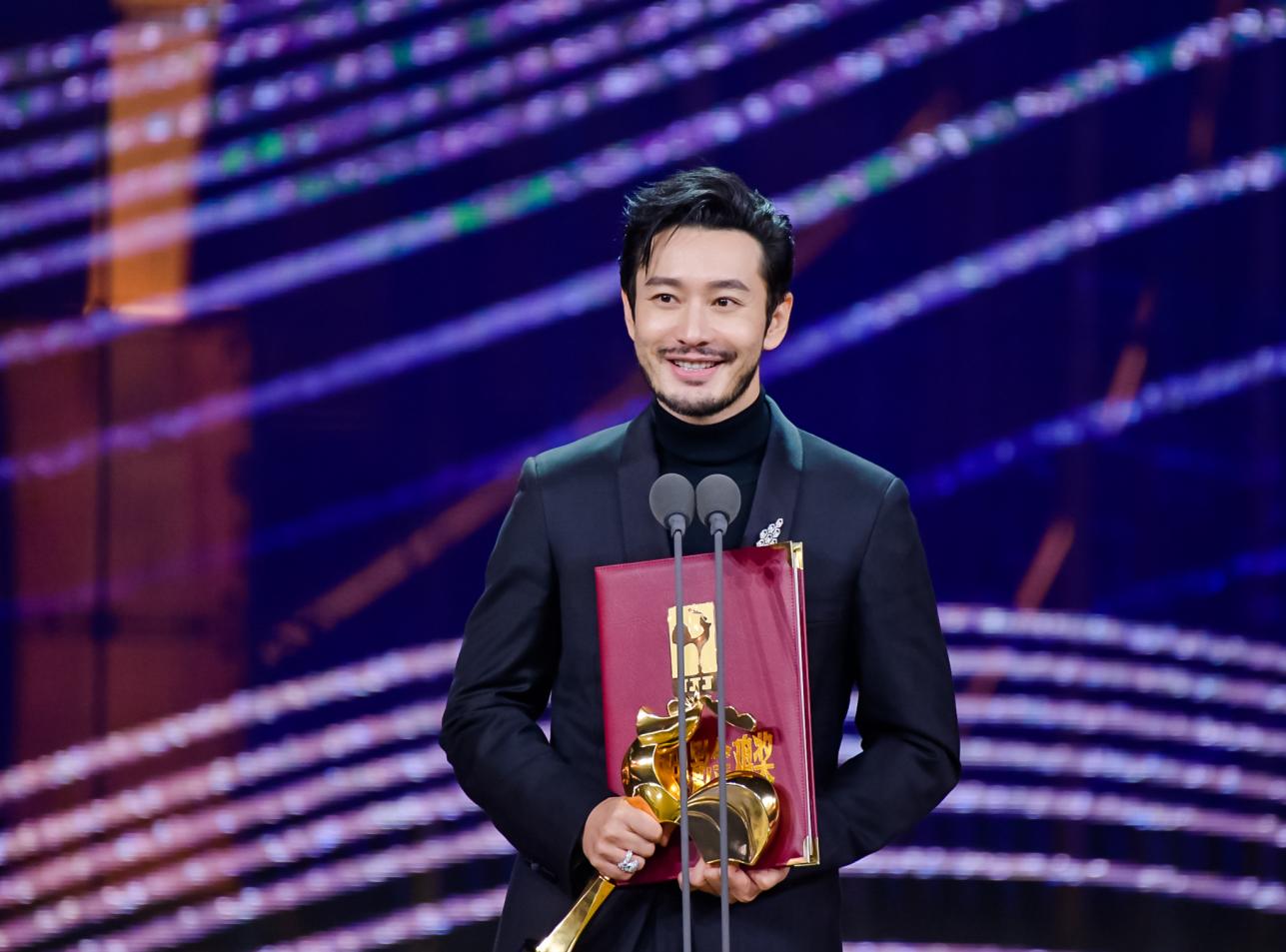 黄晓明凭借烈火英雄获得第33届中国电影金鸡奖最佳男主角奖