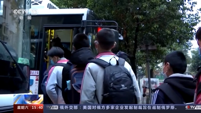 与超载黑校车说再见 多地推出可定制 智慧校车 新闻 央视网 Cctv Com