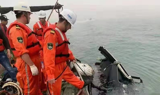 执行空中游览飞行任务时,坠落在厦门观音山附近海域,机上共有人员4名