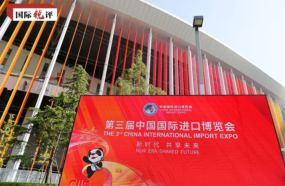 在2020年举行的第三届中国国际进口博览会上,5g体温检测智慧型机器人