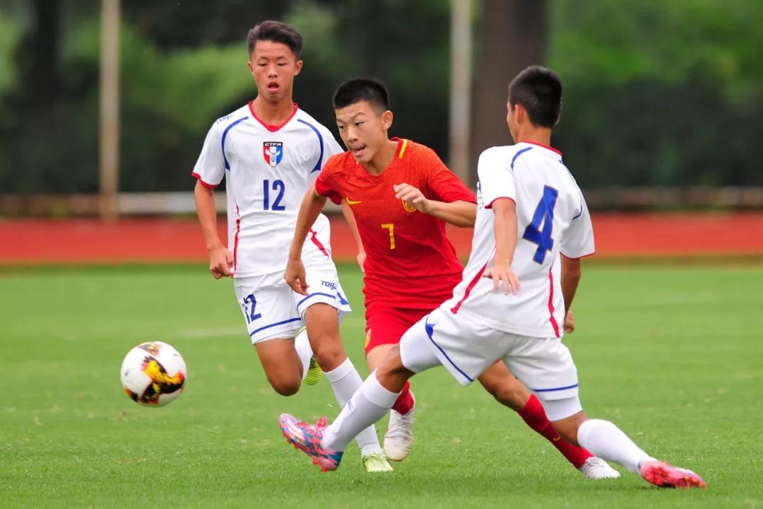 【时空观察】"限薪令"来了 中国足球能否结束"烧钱"时代?